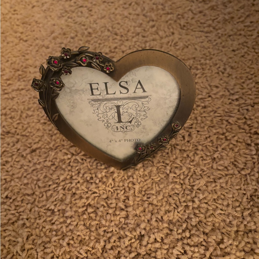ELSA Heart-Shaped Frame with Floral Accents